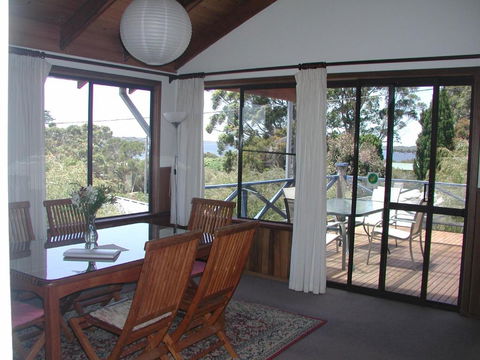 Rainbow House - Perth Resorts 1