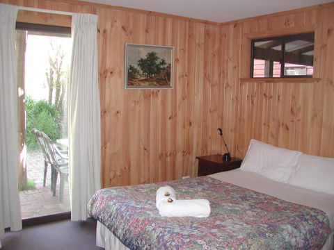 Rainbow House - Perth Resorts 3