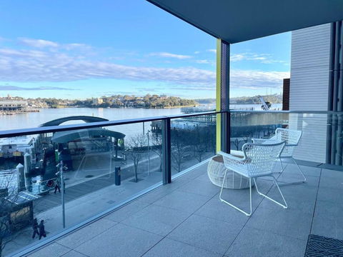 RARE Luxury Waterfront Living - Accommodation Perth 1