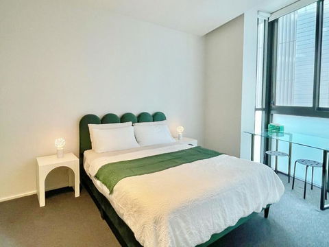 RARE Luxury Waterfront Living - Accommodation Perth 2