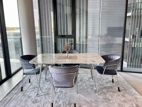 RARE Luxury Waterfront Living - Accommodation Perth 3