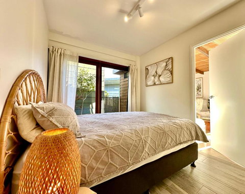 Private Access Retreat 1 Queen Bedroom W Stunning Pool And Ocean Views - Perth Resorts 2