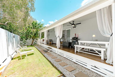 Private Outdoor Spa, Fire Pit, Cinema Room - THE COTTAGE COOLUM BEACH - Accommodation Perth 3