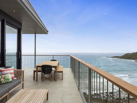 At Wye Eyrie With Arguably The Best Views In Town - Accommodation Perth 2