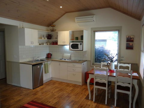 Autumn Affair Cottage 6 - Perth Resorts 3