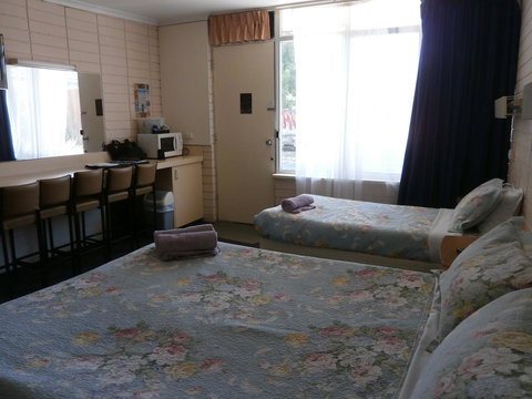 Avenue Motel - Perth Resorts 3