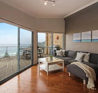 Avoca Heights House /// 4 BDR 2.5 BTH // Direct Ocean Views - Accommodation Perth