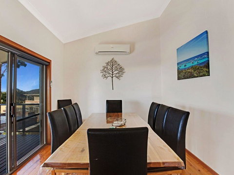 Away @ Nelson Bay, 29 Wollomi Ave - Incredible Water Views, Pet Friendly, WIFI & Aircon - Accommodation Perth 3