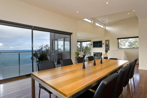Azure - Accommodation Perth 3