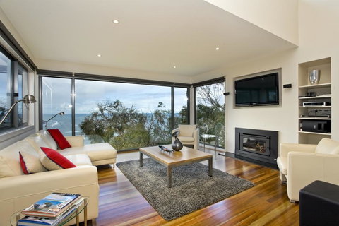 Azure - Accommodation Perth 0