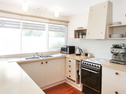 Backyard Bliss - Accommodation Perth 3
