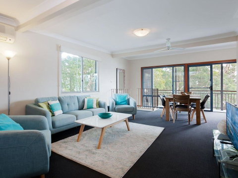 Baggies On Dutchies', 9 Burbong Street - Large House With Aircon, Boat Parking & Waterviews - Accommodation Perth 1