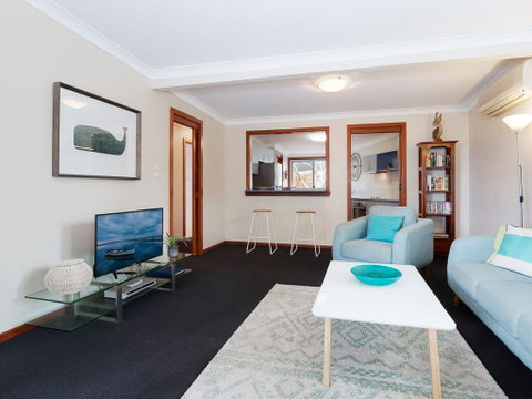 Baggies On Dutchies', 9 Burbong Street - Large House With Aircon, Boat Parking & Waterviews - Accommodation Perth 3