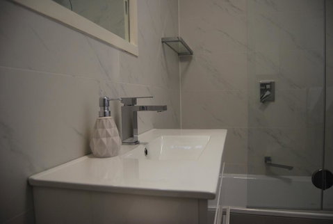 Balcony Retreat Apartment By Ready Set Host - Accommodation Perth 1