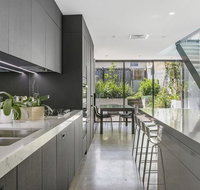 Balmain Bombshell Executive  Family Retreat - Accommodation Perth