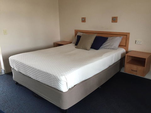 Banana Hotel Motel - Perth Resorts 2