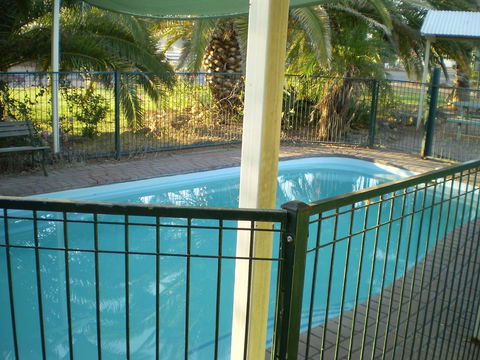 Banjos Overnight And Holiday Units - Accommodation Perth 2