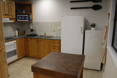 Barefoot Beach House - Accommodation Perth 3