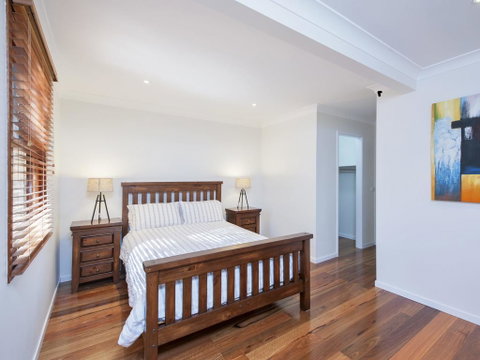 Barefoot Beach House, 24 Essendene Road - Accommodation Perth 1