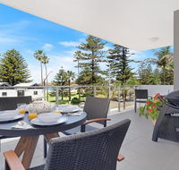 Bathers at the Beach - across from Surf Beach - Perth Resorts