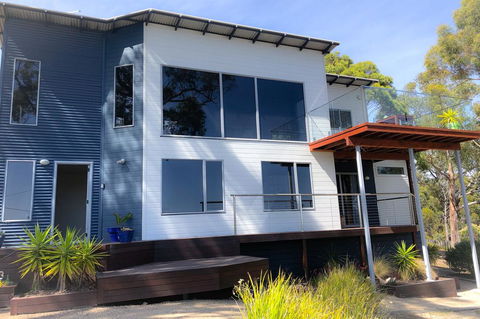 BAY OF FIRES BEACH SHACK Ocean Views From A Modern Beachhouse - Perth Resorts 0