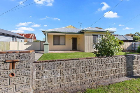 BAY YARD - Large Yard, Wifi, Family Friendly. - Accommodation Perth 0