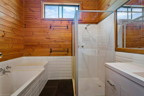 BAY YARD - Large Yard, Wifi, Family Friendly. - Accommodation Perth 1