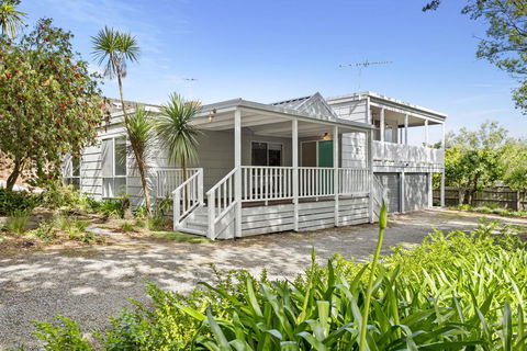BAYSHORE - DROMANA - Accommodation Perth 0