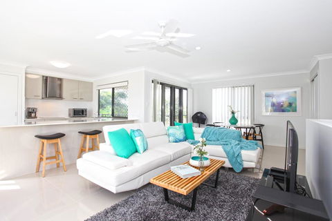 Beach Breeze Holiday House - Perth Resorts 0