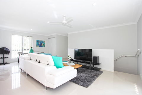 Beach Breeze Holiday House - Perth Resorts 2