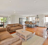 Beach Home in Golden Triangle - Accommodation Perth