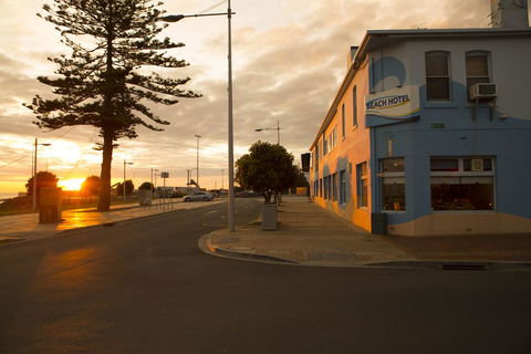 Beach Hotel - Perth Resorts 0
