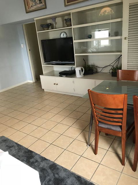 Beach Hotel - Perth Resorts 3