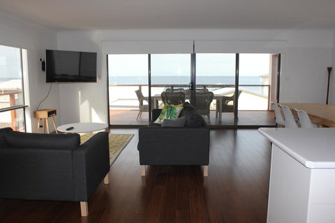 Beach House At Arno - Perth Resorts 2