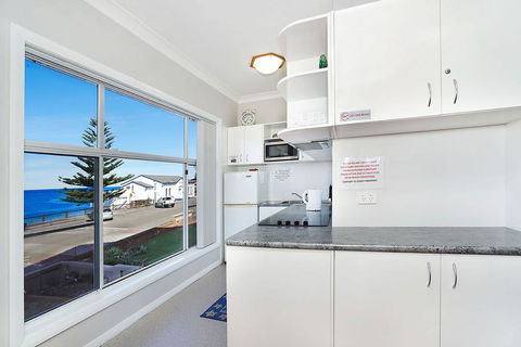 Beachcomer, Unit 1 - The Entrance, NSW - Perth Resorts 2