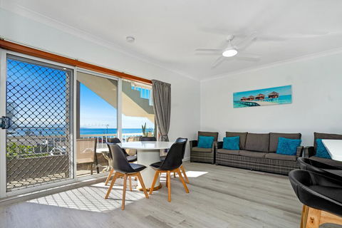 Beachcomer, Unit 2 - The Entrance, NSW - Perth Resorts 3