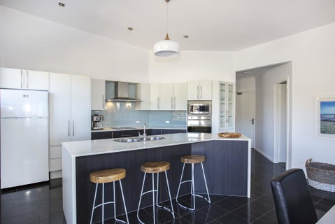 Beachfront Apartment 10 - Accommodation Perth 2