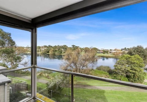Riviera Lakeside With Uninterrupted Water Views - Perth Resorts 0