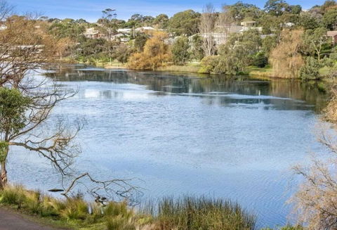 Riviera Lakeside With Uninterrupted Water Views - Perth Resorts 1