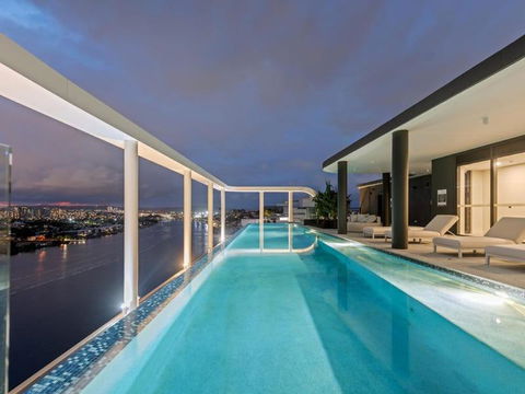 Rivello Apartments - Free Secure Car Park, 6km To City, Ferry Terminal, Eat Street, Rooftop Pool, Sauna, Portside Dinning - Perth Resorts 0