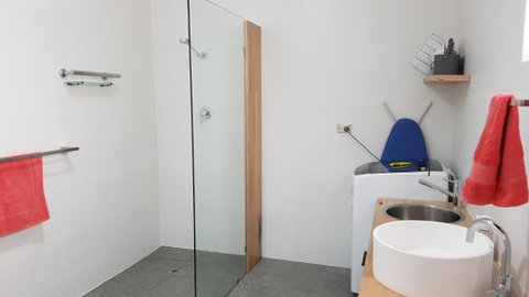 Red Ochre - Large Apartment With Private Courtyard - Accommodation Perth 3