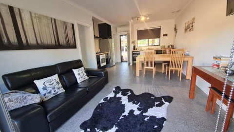 Red Ochre - Large Apartment With Private Courtyard - Accommodation Perth 0