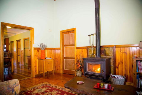 Red Tractor Retreat - Perth Resorts 1