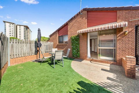 Redcliff 2 Bedroom Townhouse - Perth Resorts 2