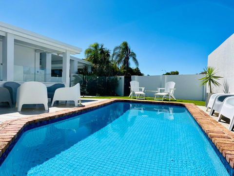Reflections Broadbeach- Heated Pool! Complete Waterfront Entertainer With Huge Deck, Pool Table And Pontoon - Perth Resorts 2