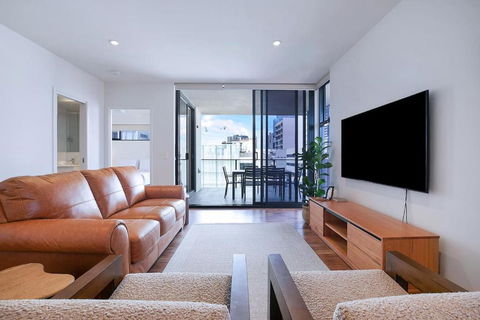 Regatta Hideaway - A Breezy Balcony Residence - Accommodation Perth 0
