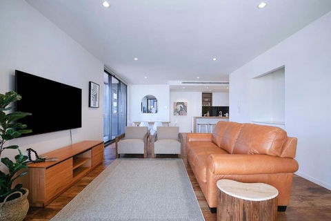 Regatta Hideaway - A Breezy Balcony Residence - Accommodation Perth 3