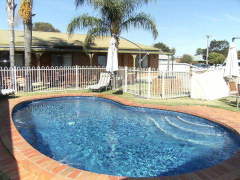 Regency Court Motel - Accommodation Perth 3