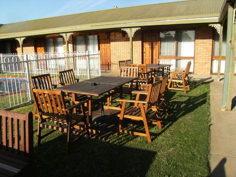 Regency Court Motel - Accommodation Perth 2