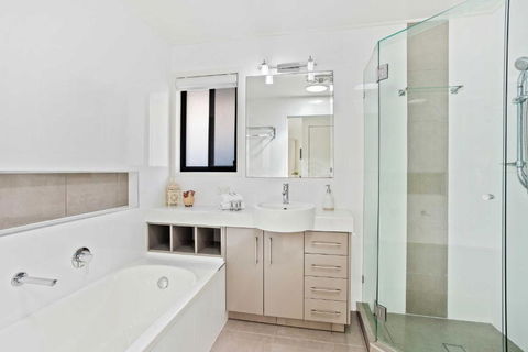 Relax At Riviera - Perth Resorts 1